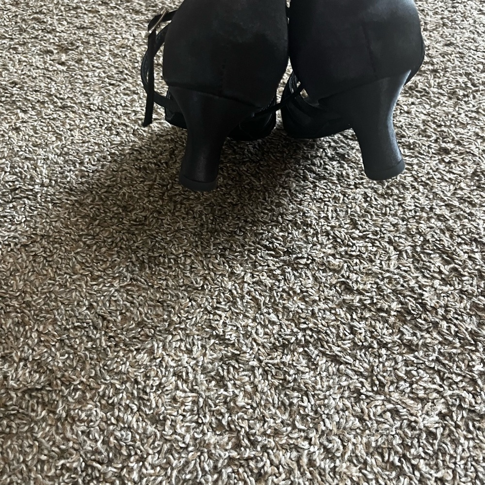 Elegant Black Strappy Women's Shoes - Picture 3 of 7
